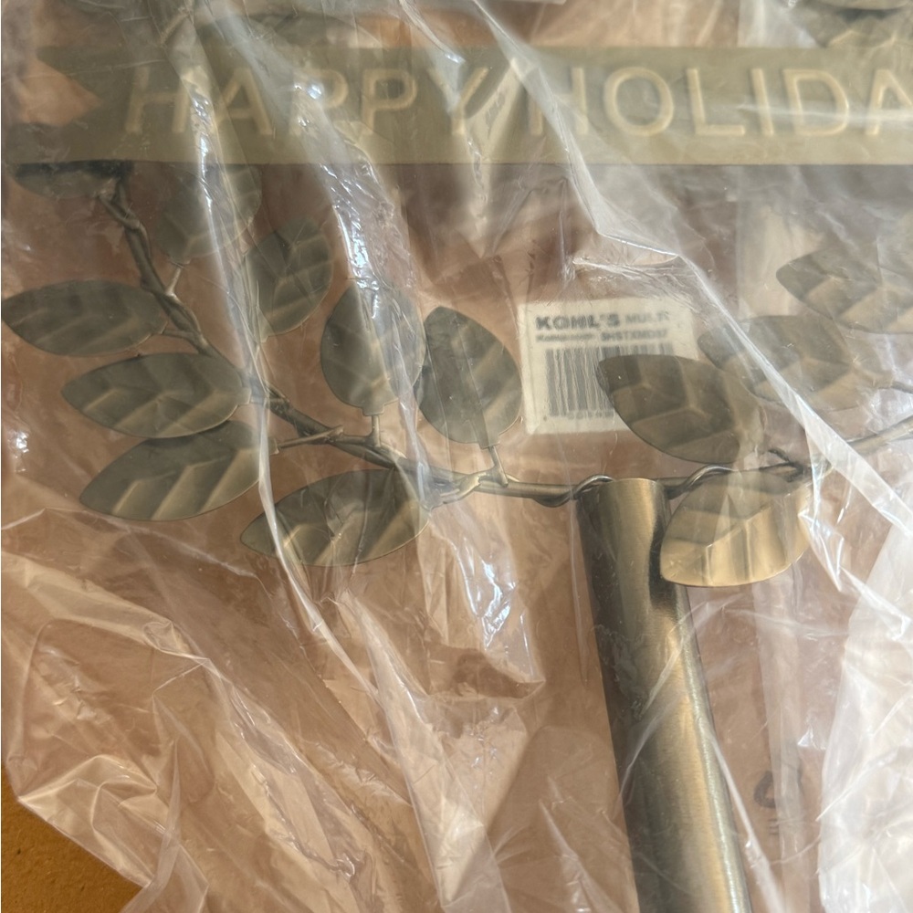 St Nicholas Square Kohls Elegant Holiday Wreath with metal stand - Picture 6 of 7